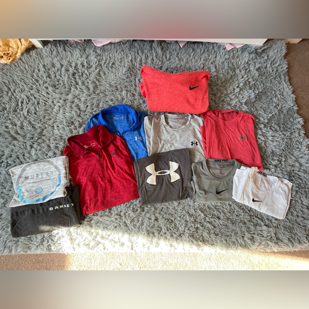 Bundle mens medium Nike / underarmour / Oakley / Hurley